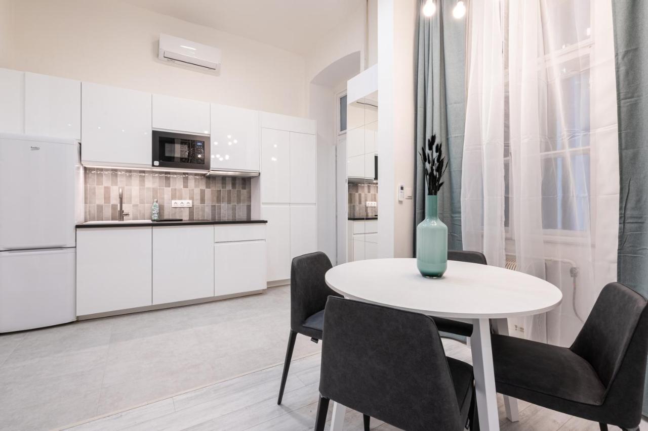 Apartment Kl31 - Urban Escape - Prime Location - Klauzal Square By Bqa