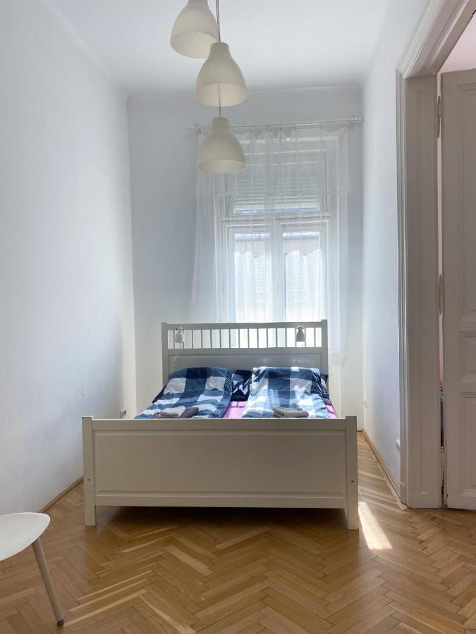 Awesome In The Apartamento *