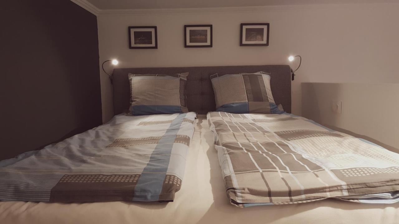 Appartement Home, Far Away From 2