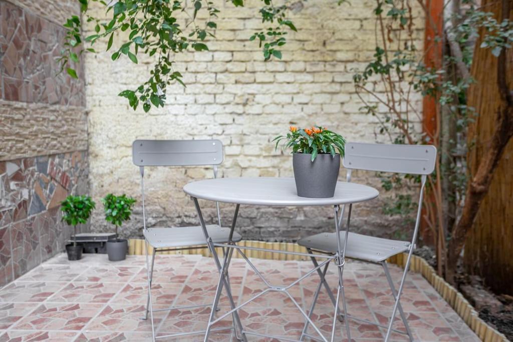 Cosy Two Bedroom Flat In Josika Street, Paprika Apartment