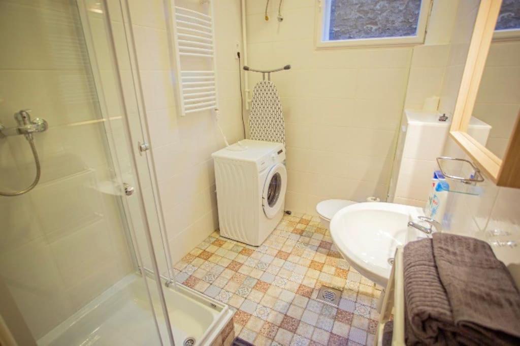 Cosy 2 Bedroom Flat In Akacfa St., Sol Budapest