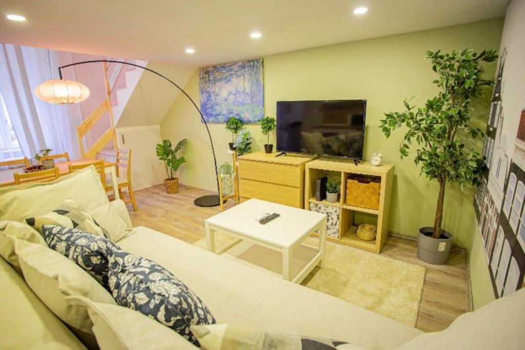 Cosy 2 Bedroom Flat In Akacfa St., Sol