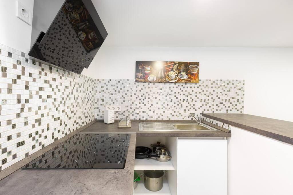 E39 Eotvos Apartamento *