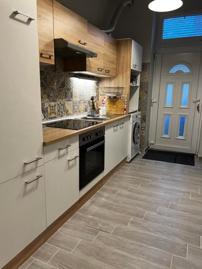 Pazmany Rest Apartment *