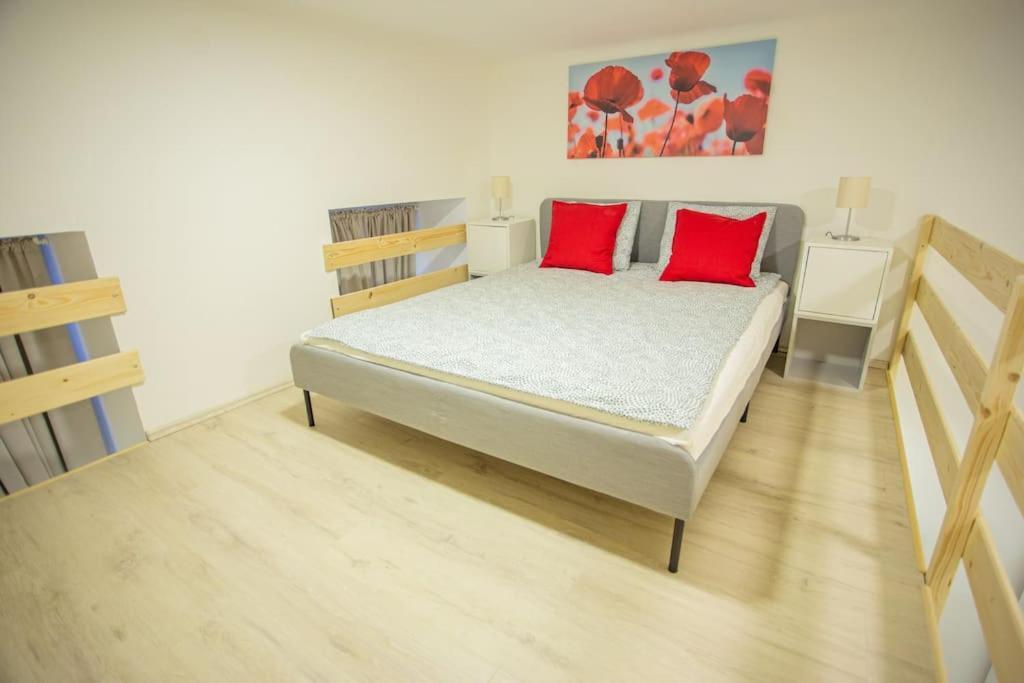 Cosy Two Bedroom Flat In Josika Street, Paprika * Budapest