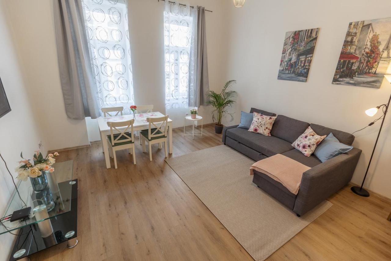 Emily's Lovely Place * Budapest