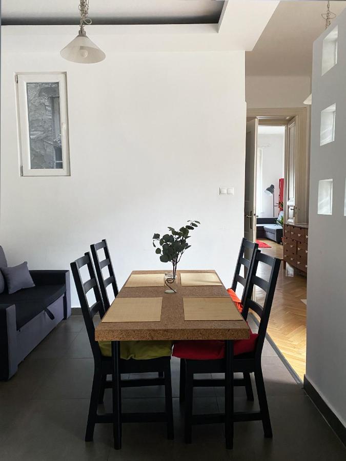 Awesome In The Apartamento