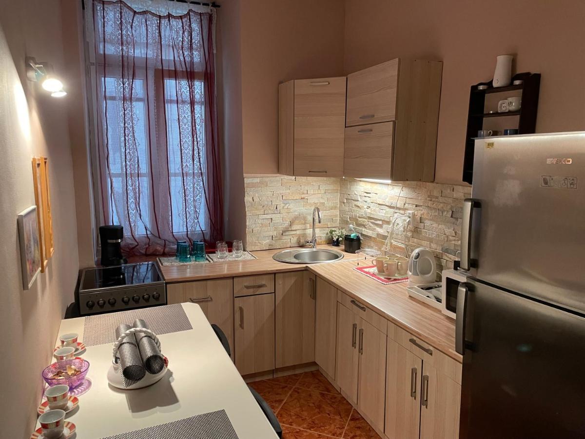 Appartamento Clark Apartman **