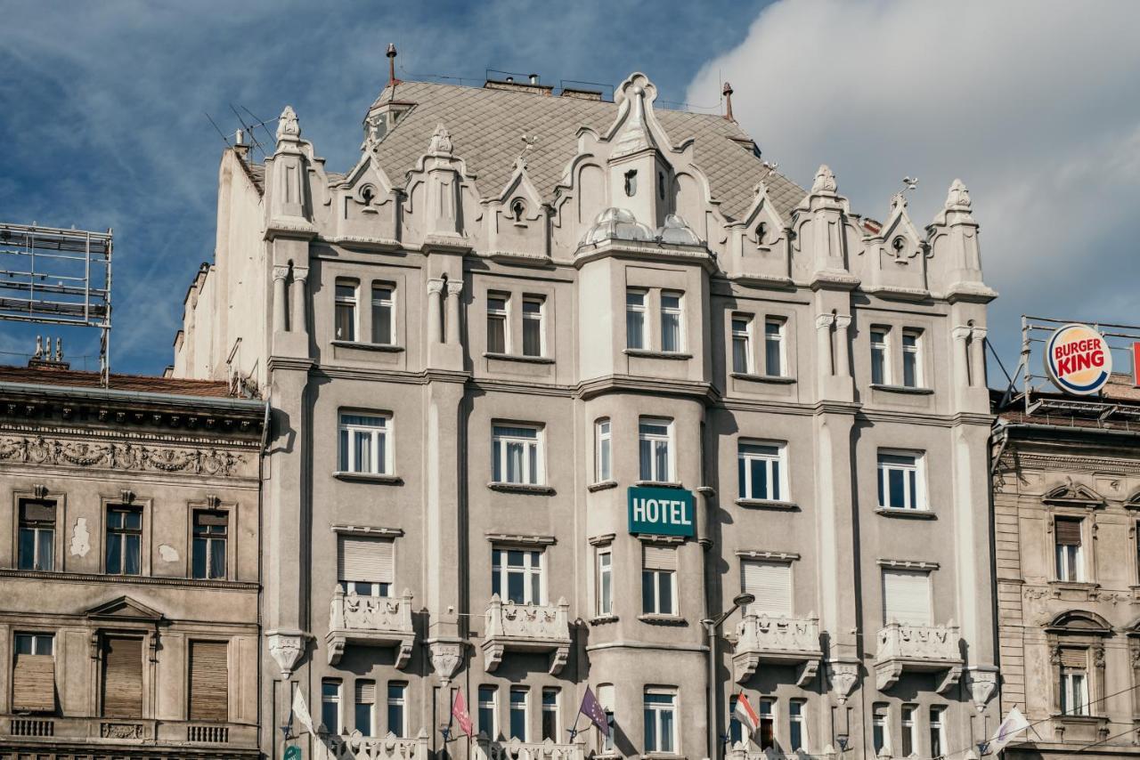 Baross City -