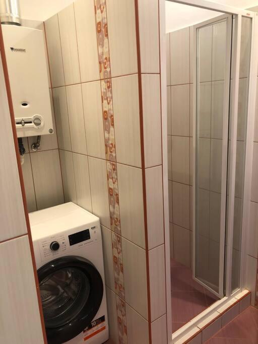Awesome, 15 Mins To Center Apartman *