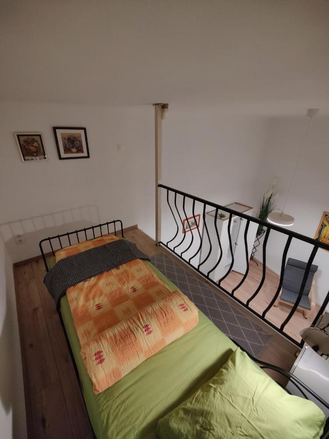 Calm, Artistic 9th Distric Central City Apartament