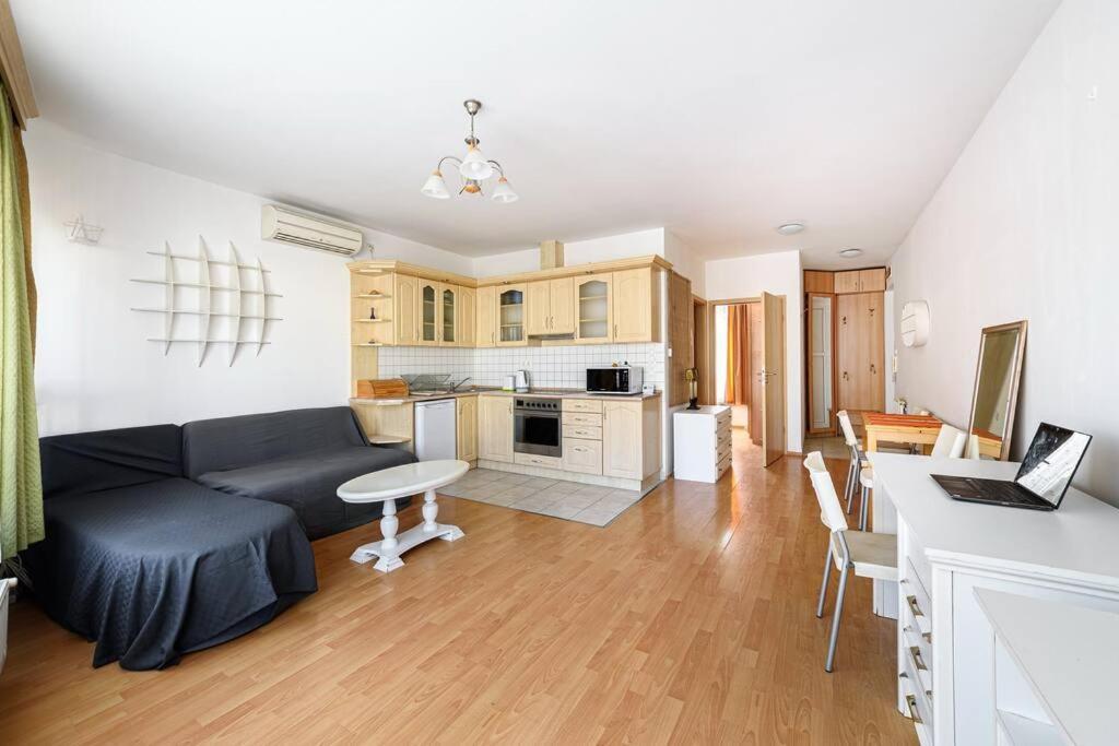 Lovely In Centre For 4 Guests