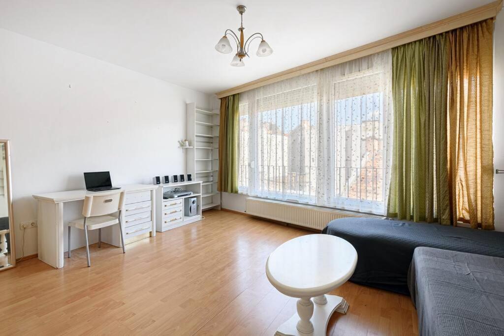 Lovely In Centre For 4 Guests * Budapest
