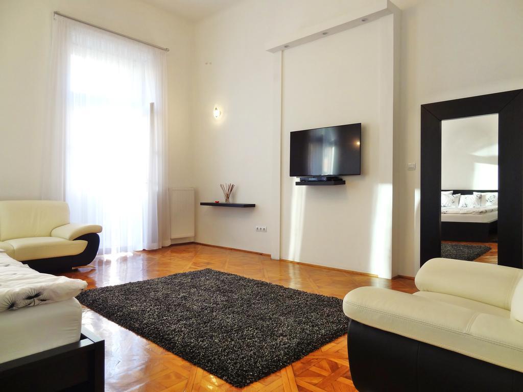 Erzsebet Boulevard Apartment