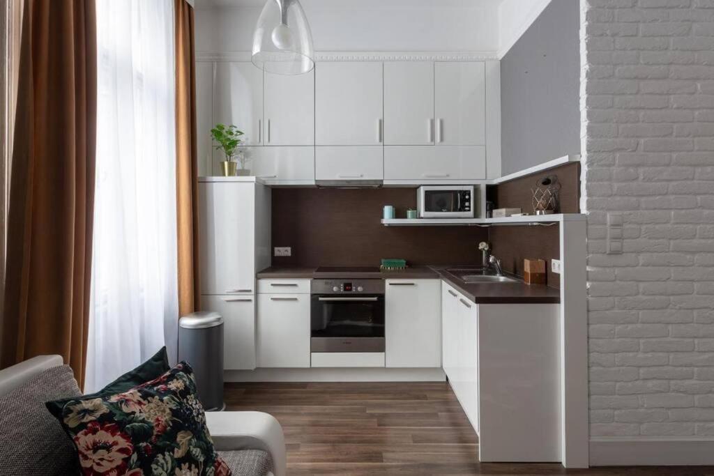 Apartment Chic, Captivating Space *