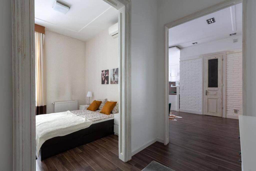 Chic, Captivating Space *