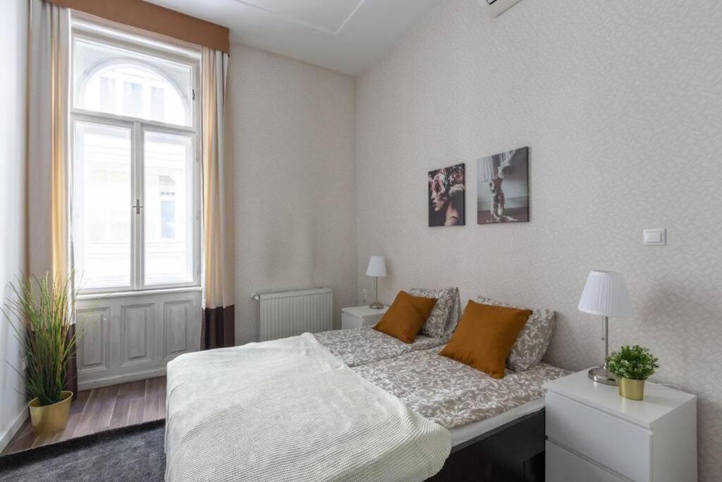 Chic, Captivating Space *
