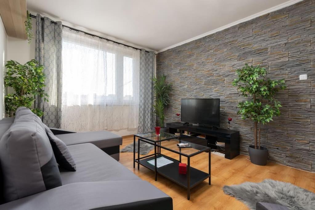 Spacious And Bright Flat Between Airport & Center * Budapešť