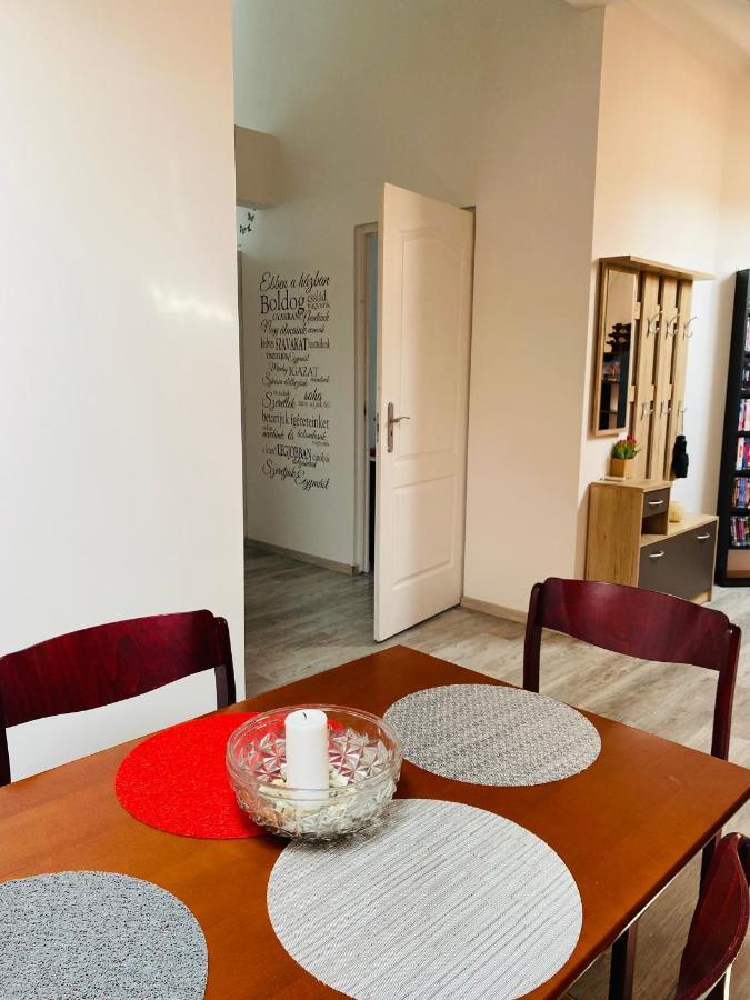 Apartman R-andi Feszek *