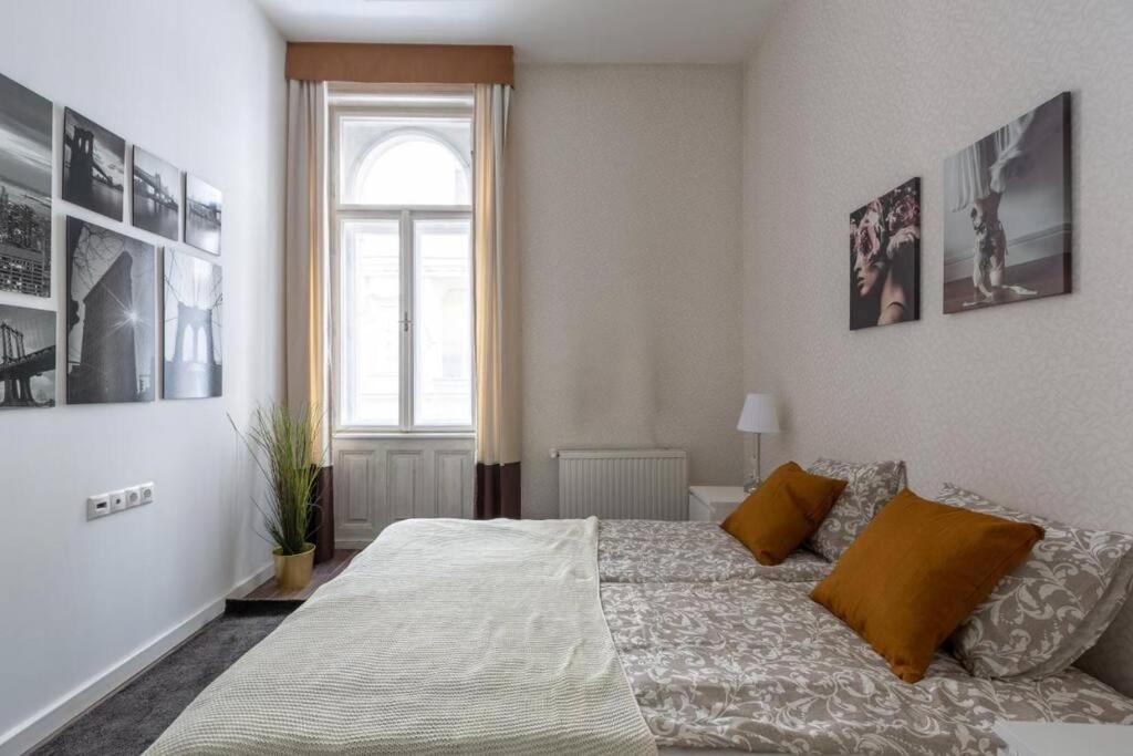 Chic, Captivating Space * Budapest