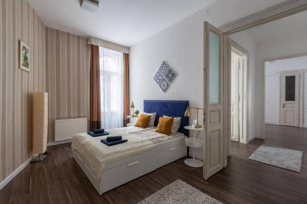 Chic, Captivating Space * Budapest