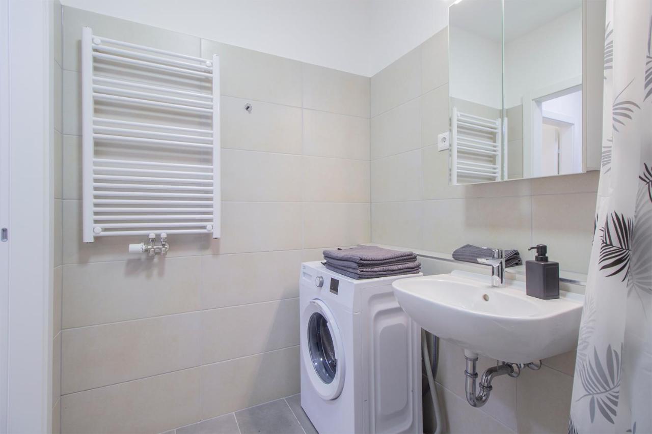 Corvin Modern Two Bedroom Free Parking * Budapest