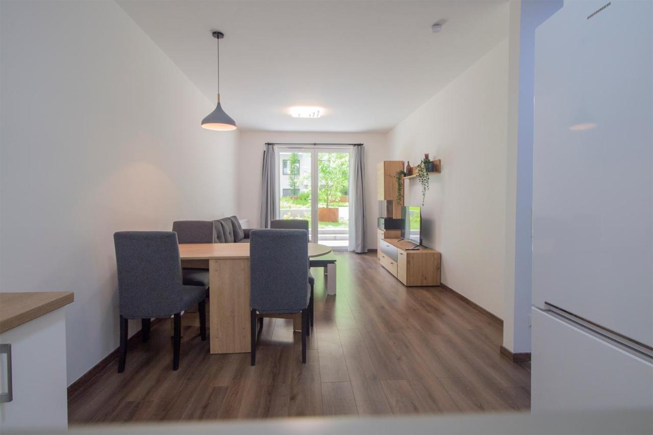Corvin Modern Two Bedroom Free Parking *