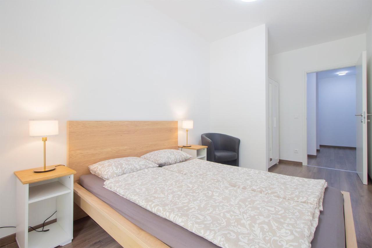 Apartamento Corvin Modern Two Bedroom Free Parking