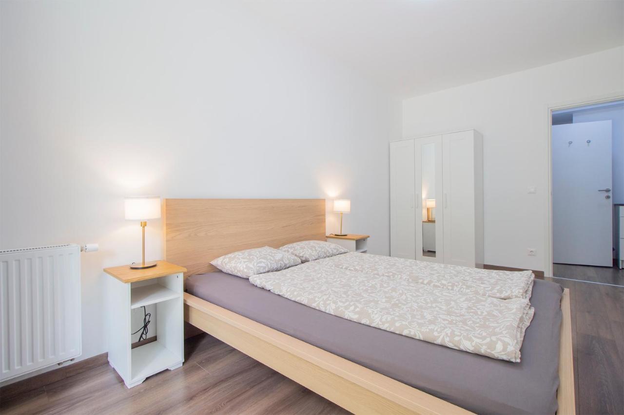 Corvin Modern Two Bedroom Free Parking *