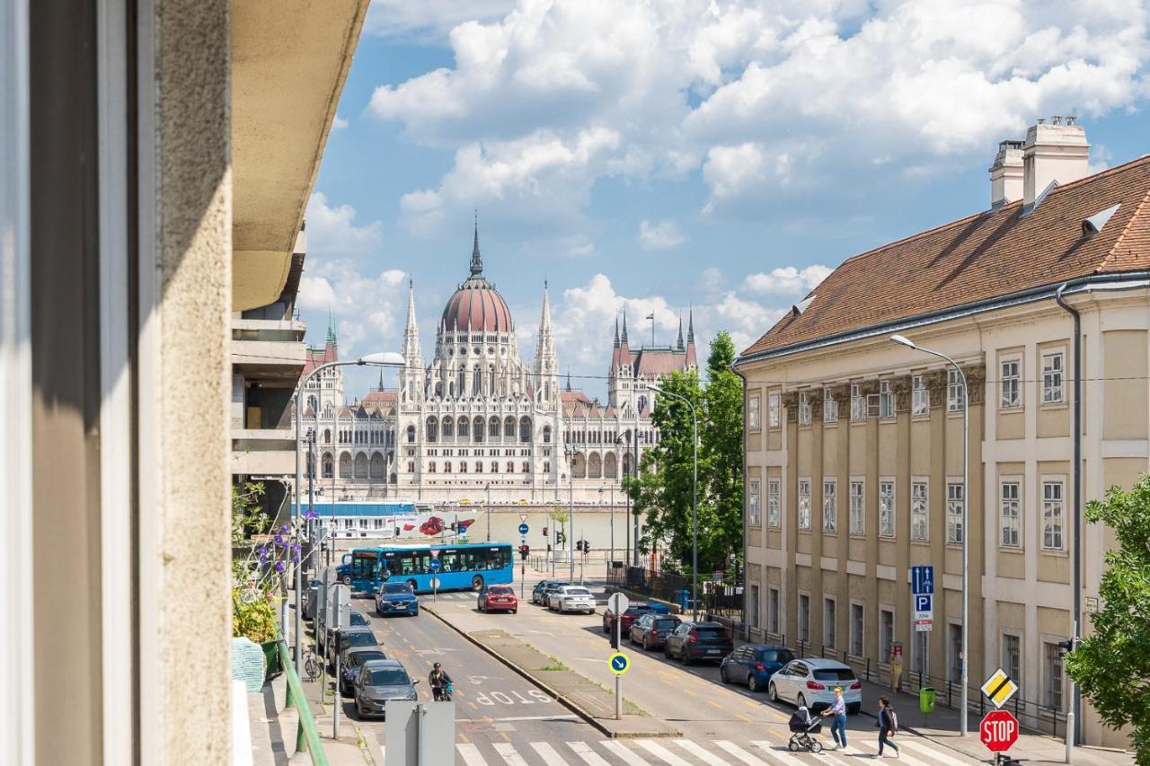 Bright With Parliament View, Free Parking *