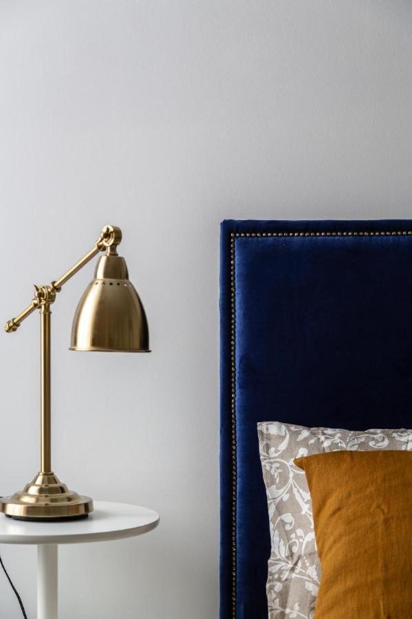 Chic, Captivating Space Apartment *