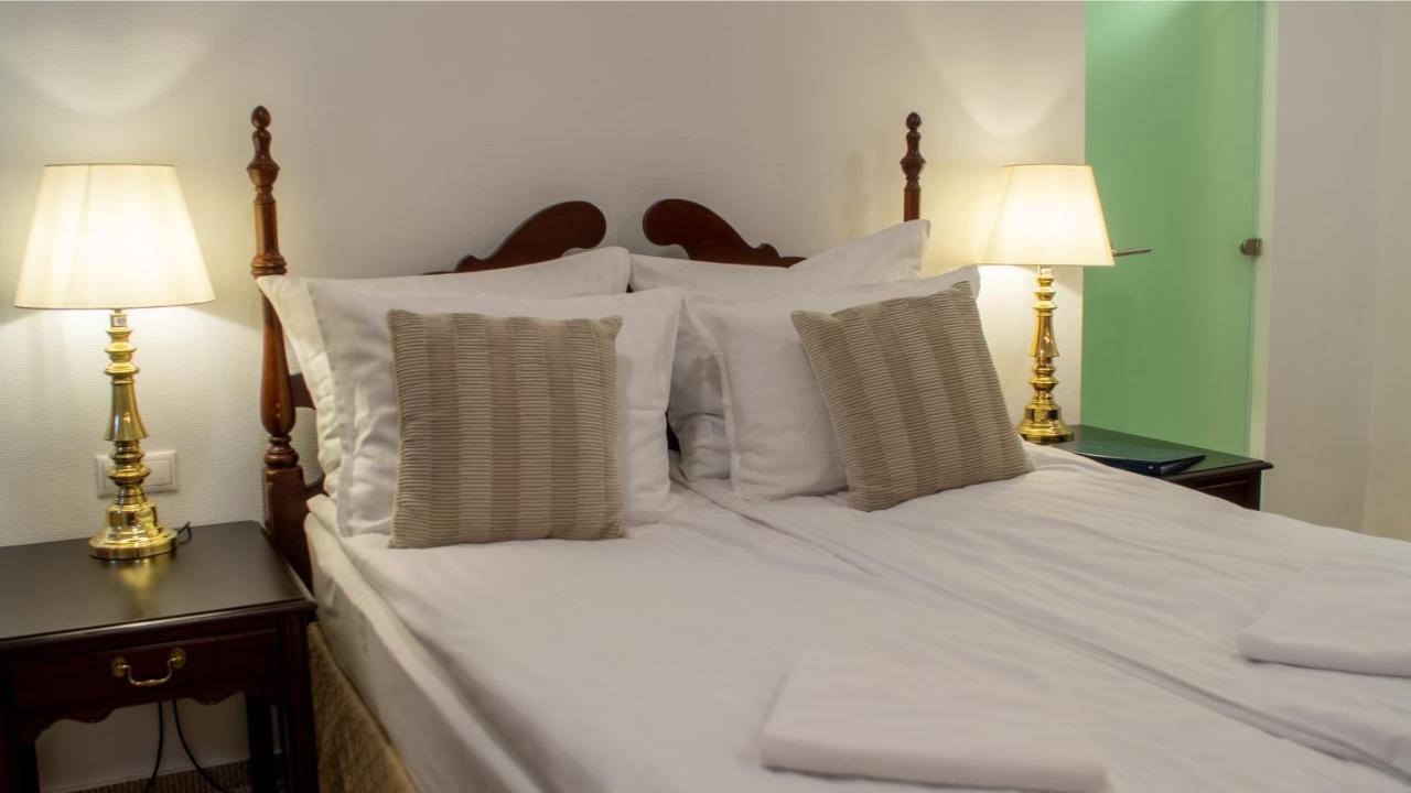 Opera16 Guestrooms Penzión pre hostí Budapest