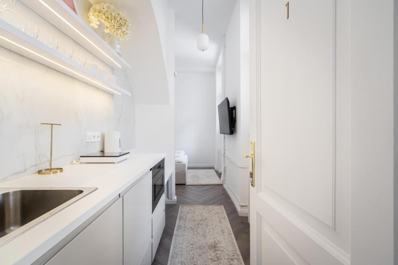 E13 - Grand Boulevard Heritage - Location By Bqa Apartment Budapest