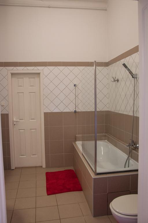 Broadway Gem Apartment