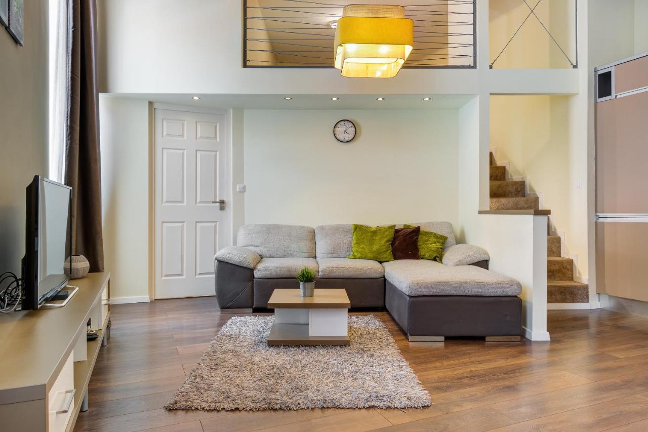 Spacious & Stylish In Downtown Budapest