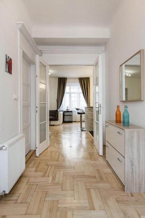Modern Spacious Flat In Buda Apartment Budapest