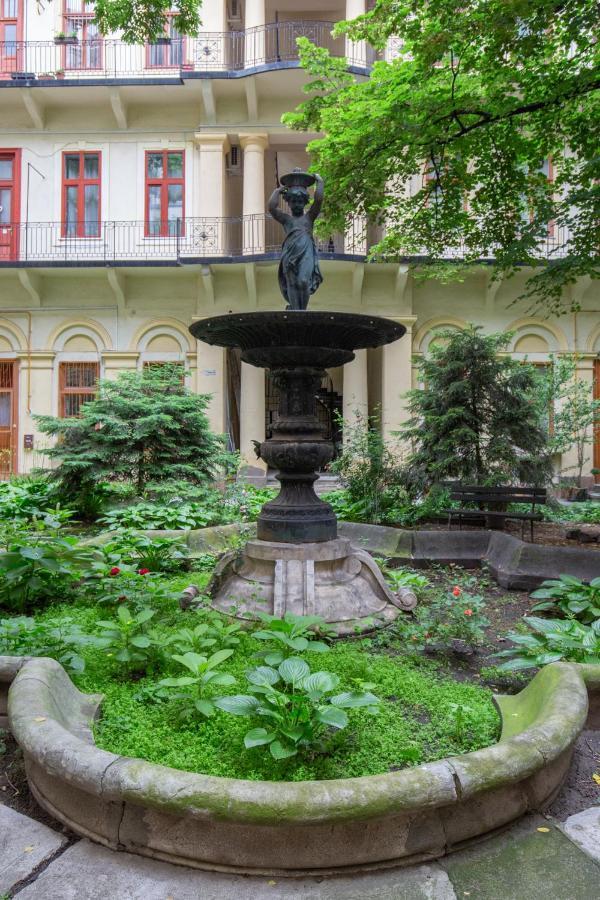 L10 Dolce * Budapest