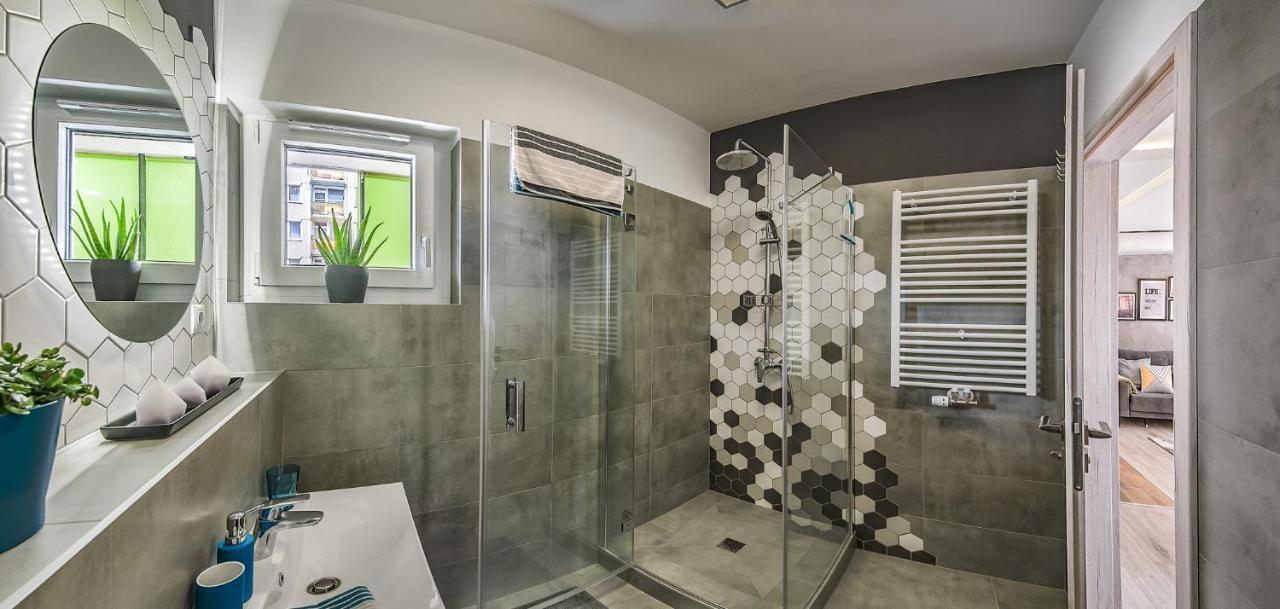 Appartamento Corvin Interior Design Apartment+free Garage *