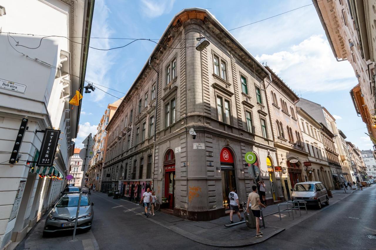Spacious & Stylish In Downtown Budapest
