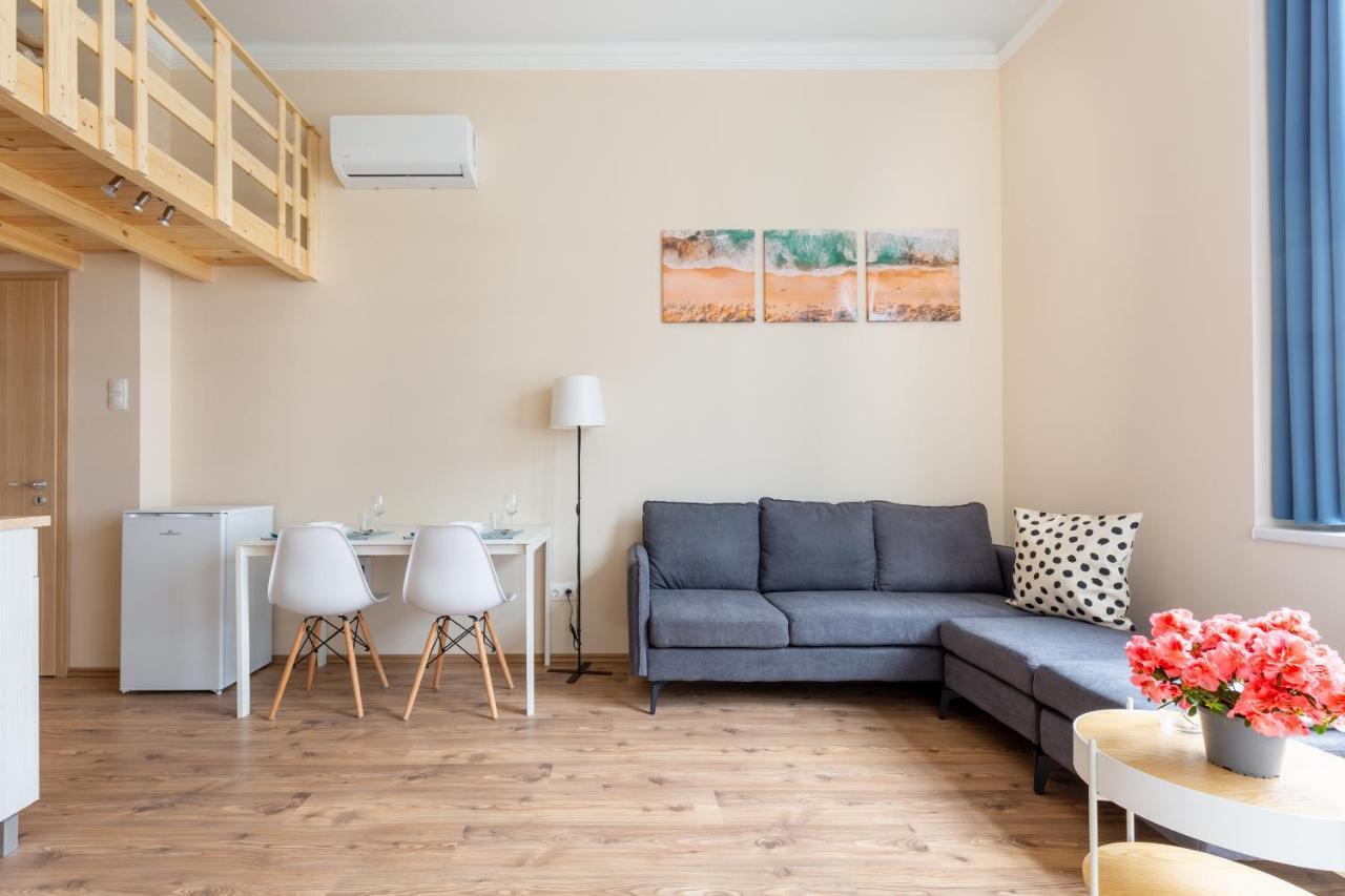 Mezzanine - Air Conditioned * Budapest