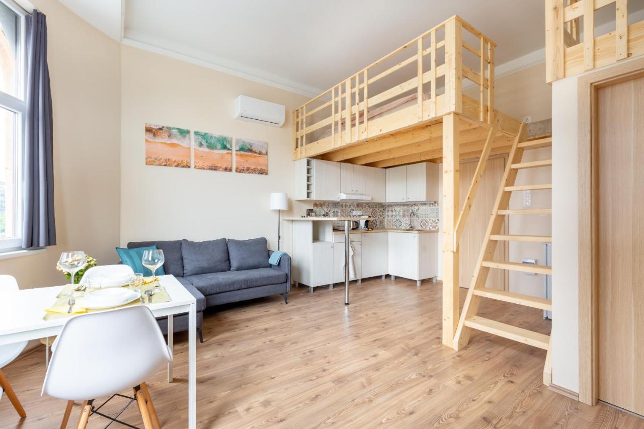 Mezzanine - Air Conditioned *