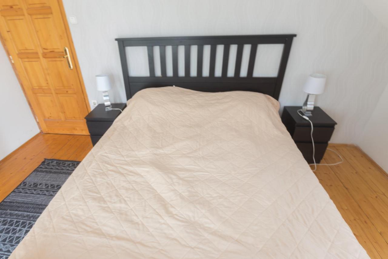 Apartamento Hi-bp Garden City Batsanyi 3 Rooms, Upstairs Near The City Train With Free Parking *