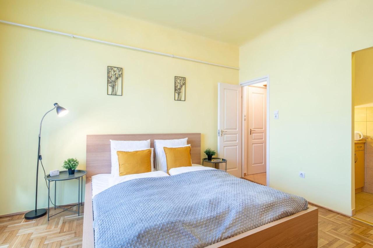 Convenient Apartman *