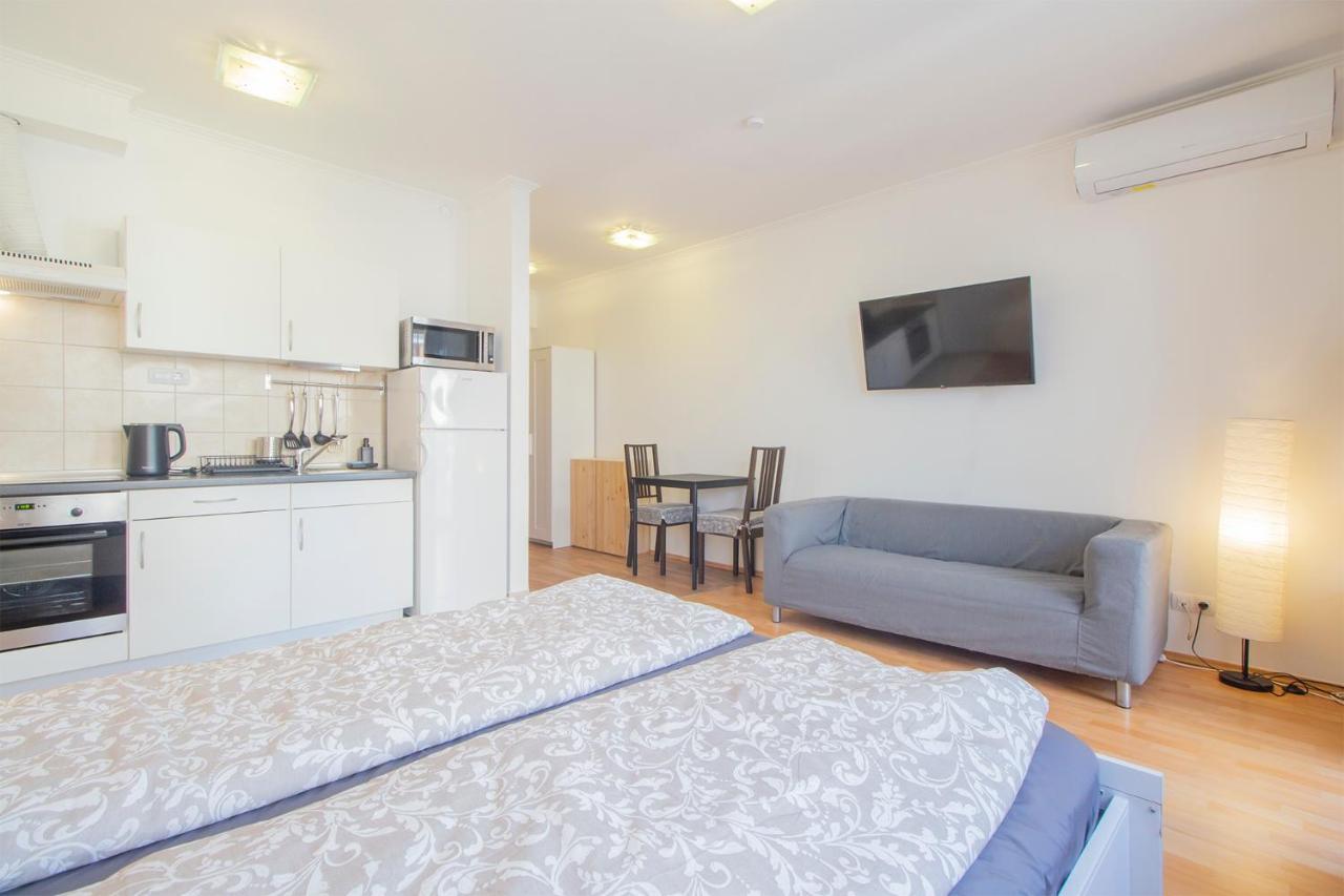 Corvin Modern Studio With Ac, Parking