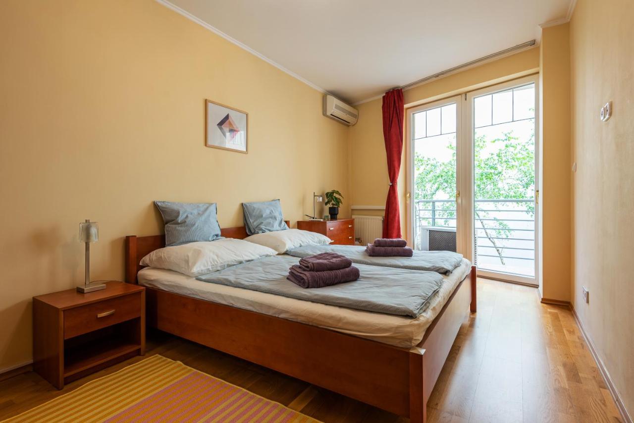 Pesti Apartment&free Parking Apartman