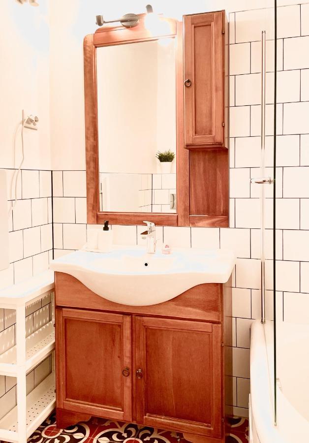 Apartament Eotvos 25 *