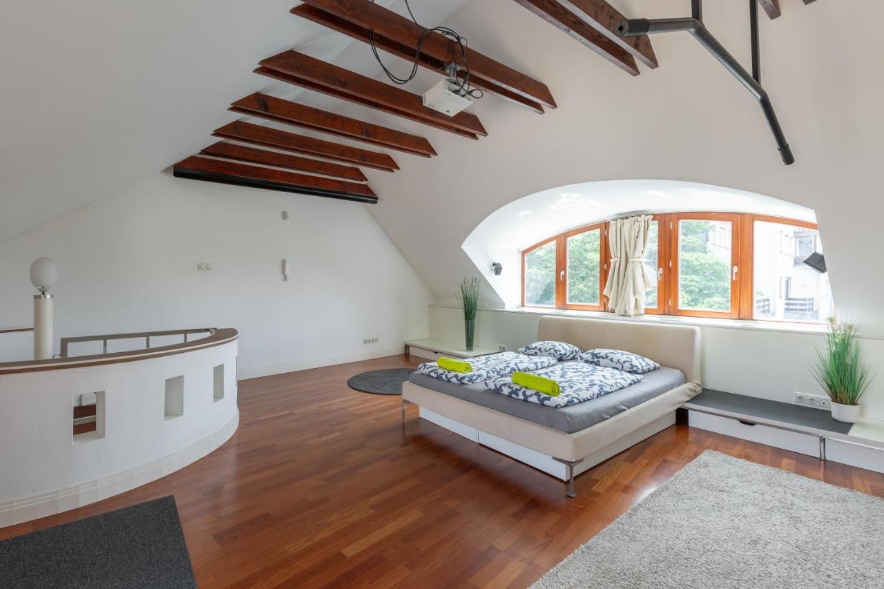 Penthouse With Free Parking And Free Bikes, Wellness 8 Min Walk Apartmán *