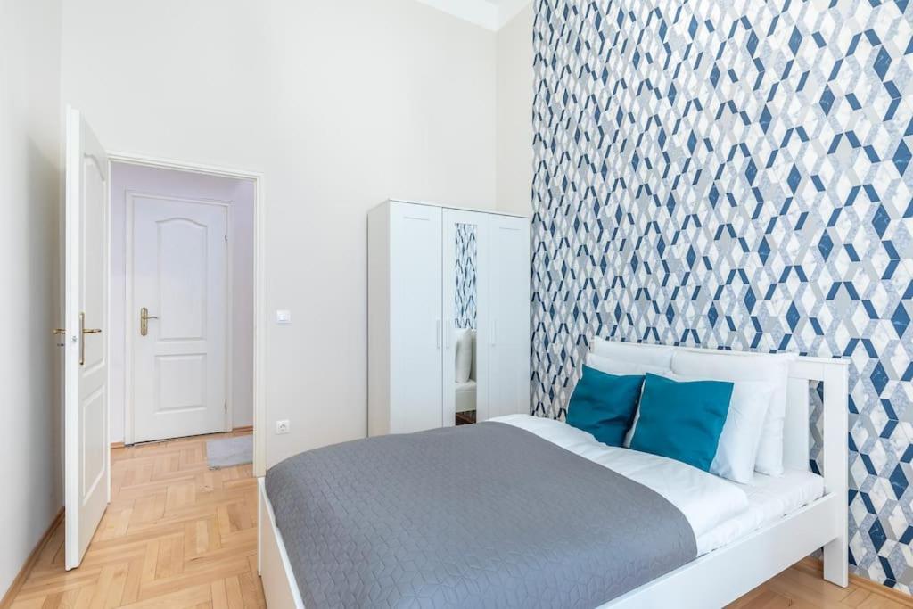 Cityscape Budget Theresa Apartamento