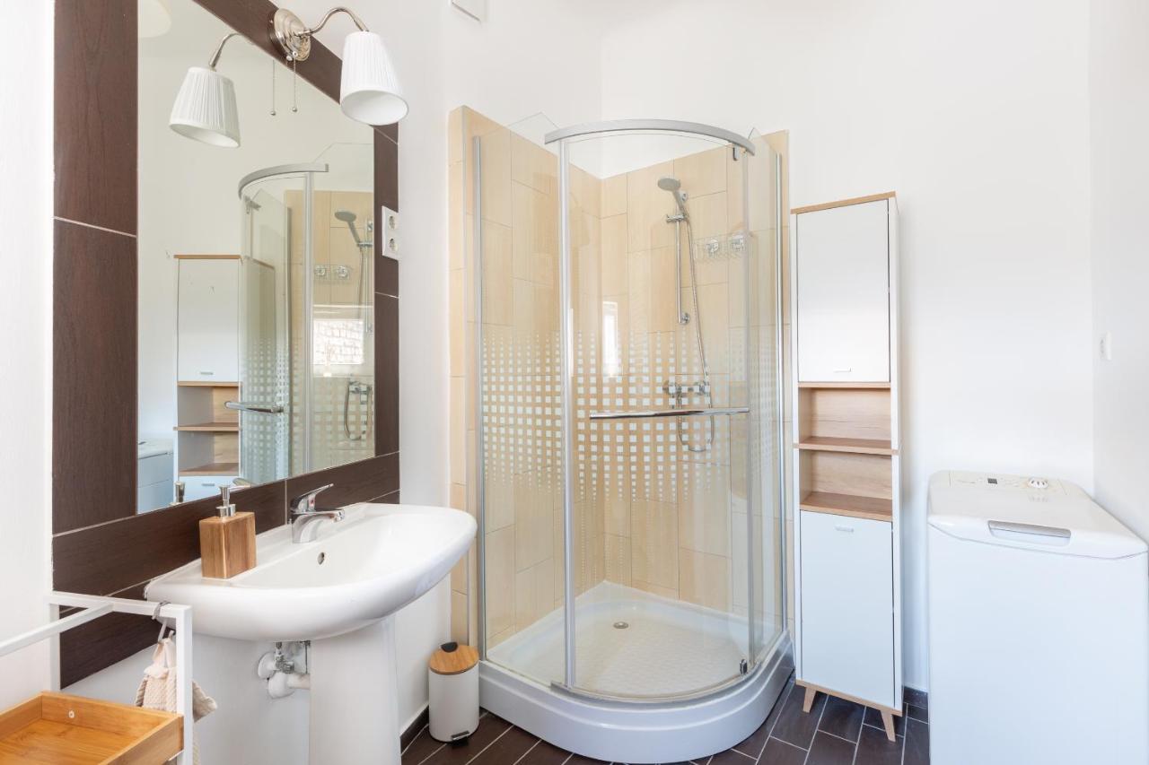 P34 Pannonia Apartment *