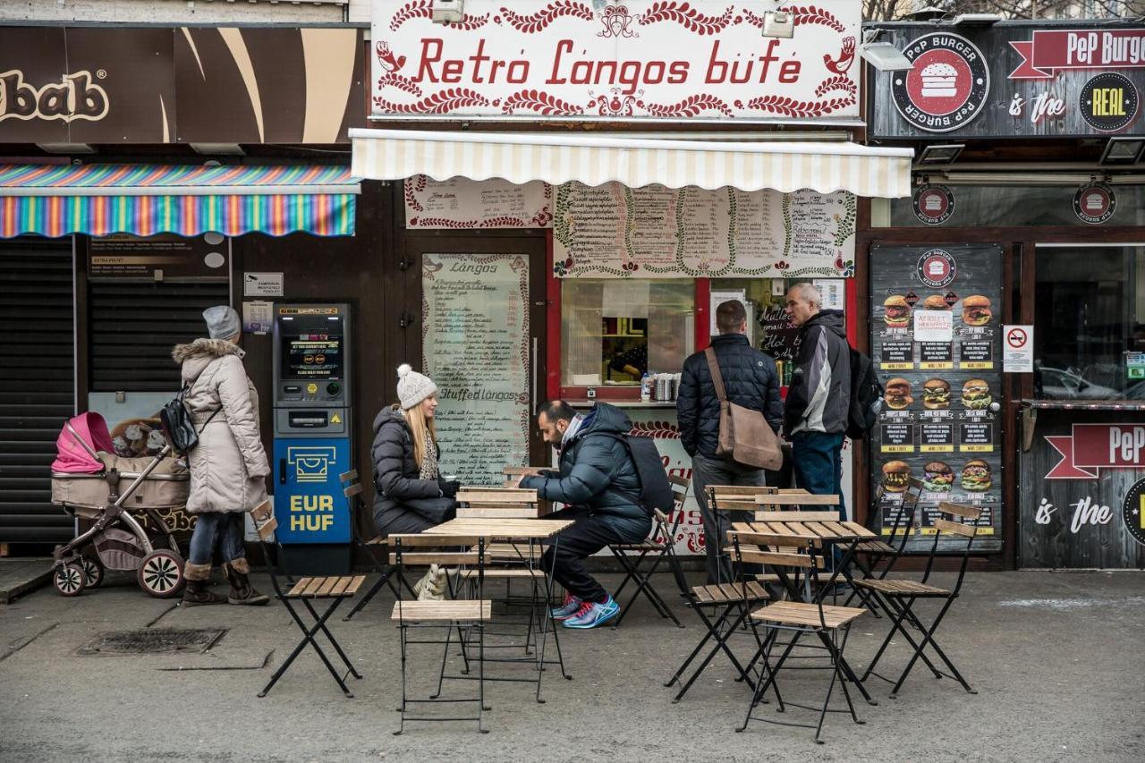 Happy Hours-family Affair-budapest Iconic Postcode * Budapest